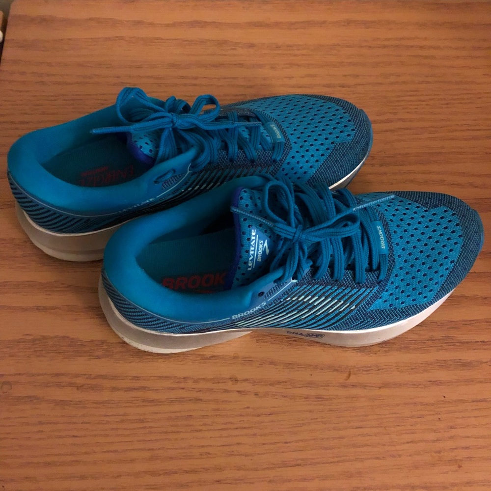Brooks Levitate running sneakers